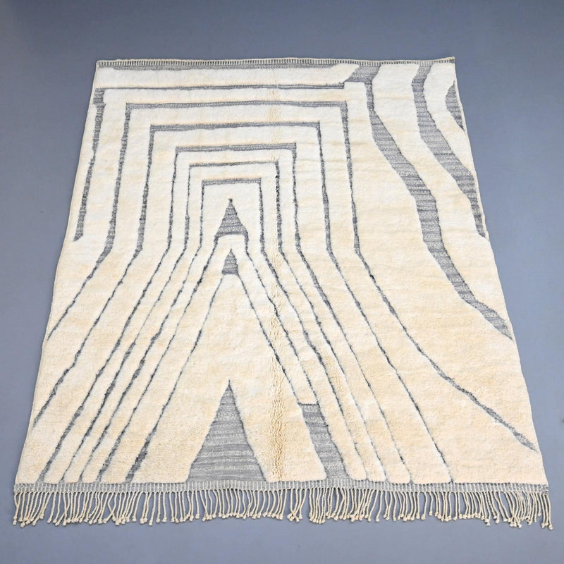 White Custom Made Luxury Beni Mrirt Rug 